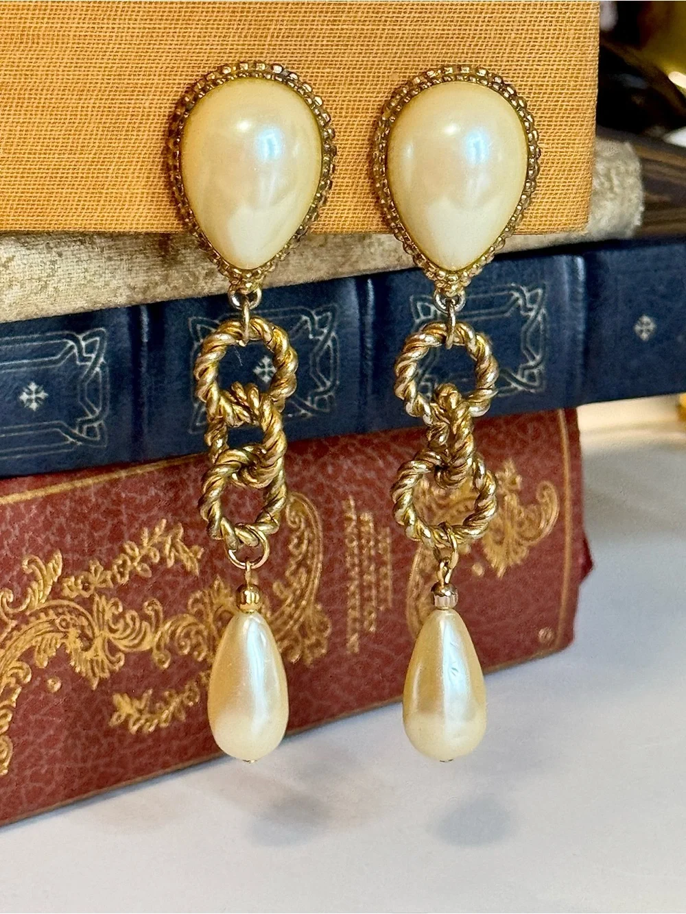 Vintage 80s Ellen Designs Pearl Runway Dangle Clip On Earrings 34.5g